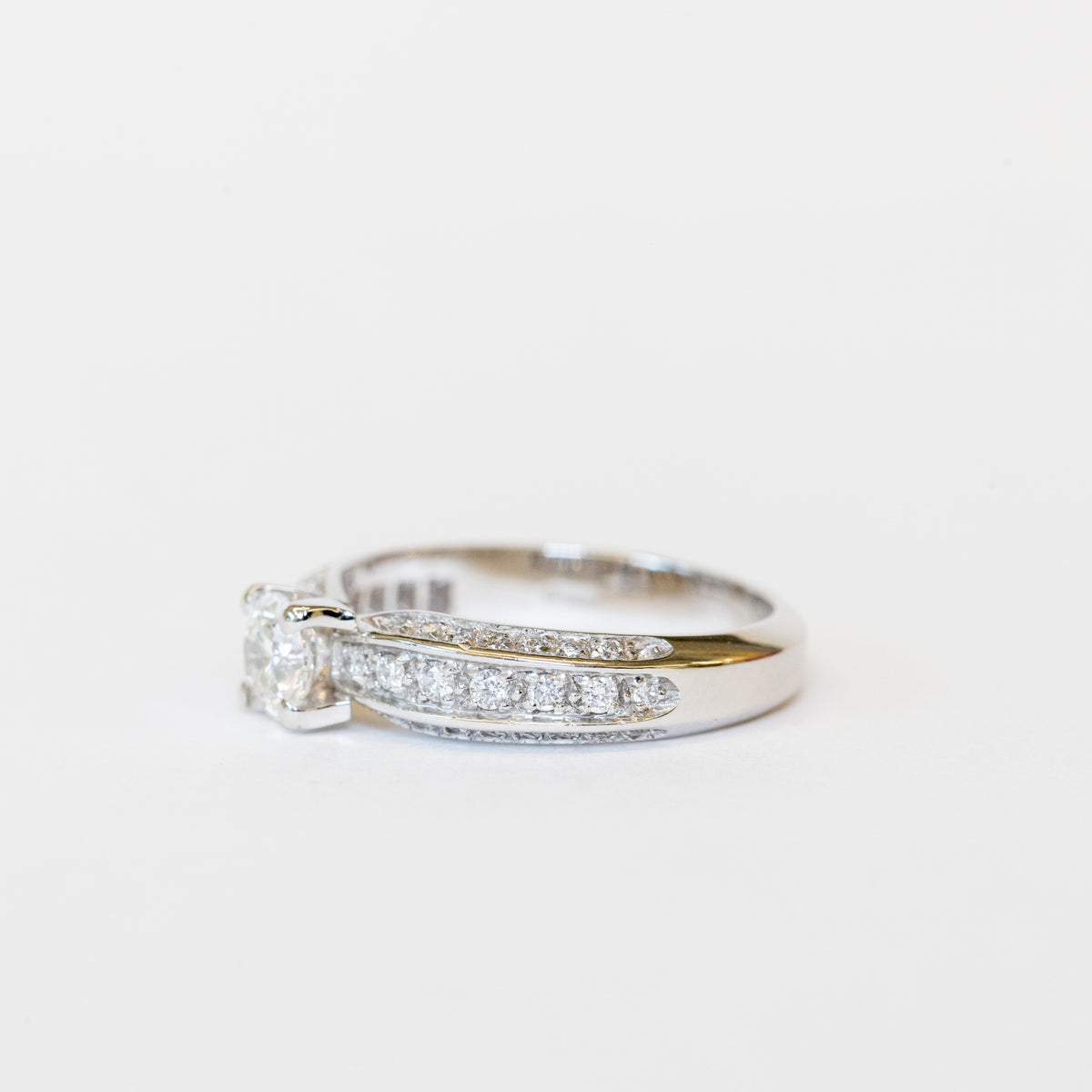 18K White Gold Solitaire Ring With Central Stone And Pavé Setting