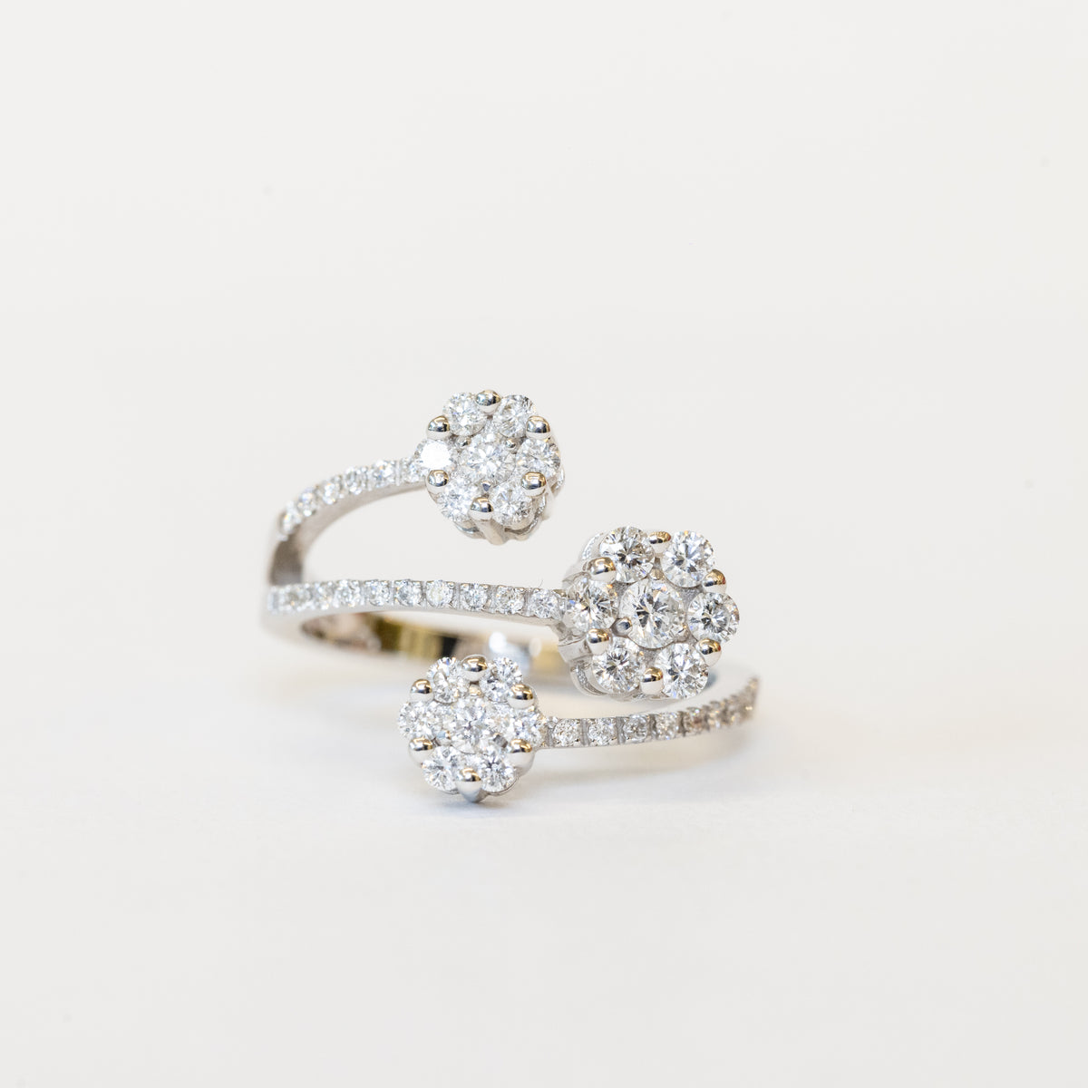 18kt White Gold Fantasy Ring With Trilogy Of Flowers In Diamond Pavé