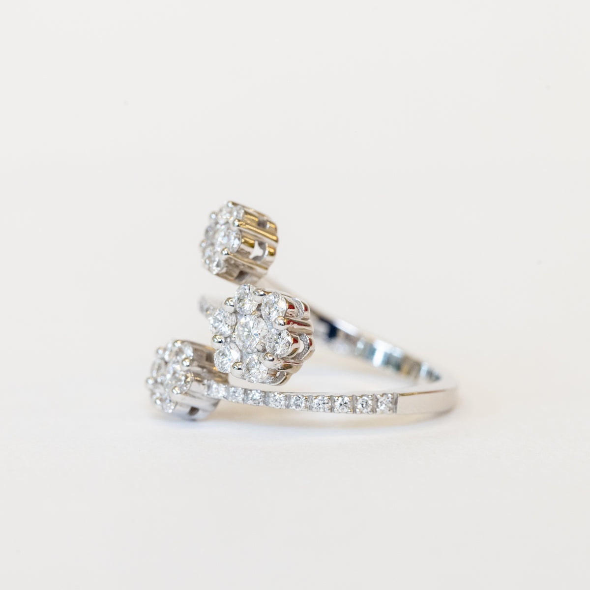 18kt White Gold Fantasy Ring With Trilogy Of Flowers In Diamond Pavé