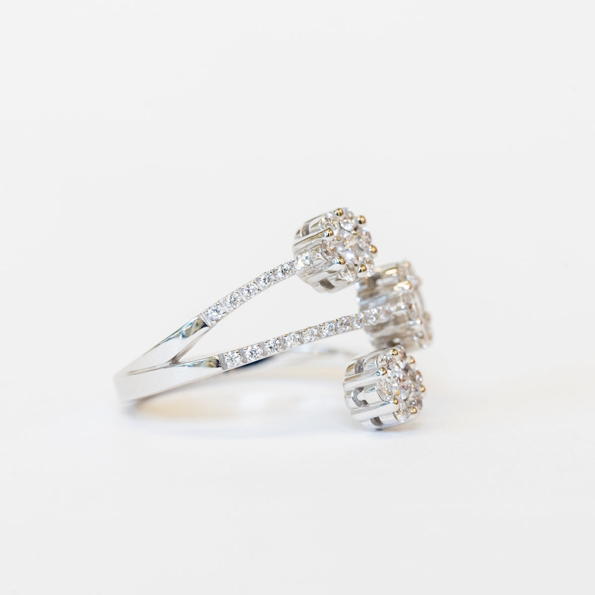 18kt White Gold Fantasy Ring With Trilogy Of Flowers In Diamond Pavé