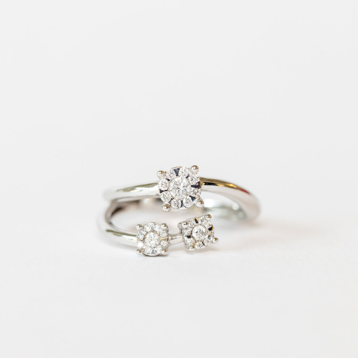 18K White Gold Ring With Diamond Pavé