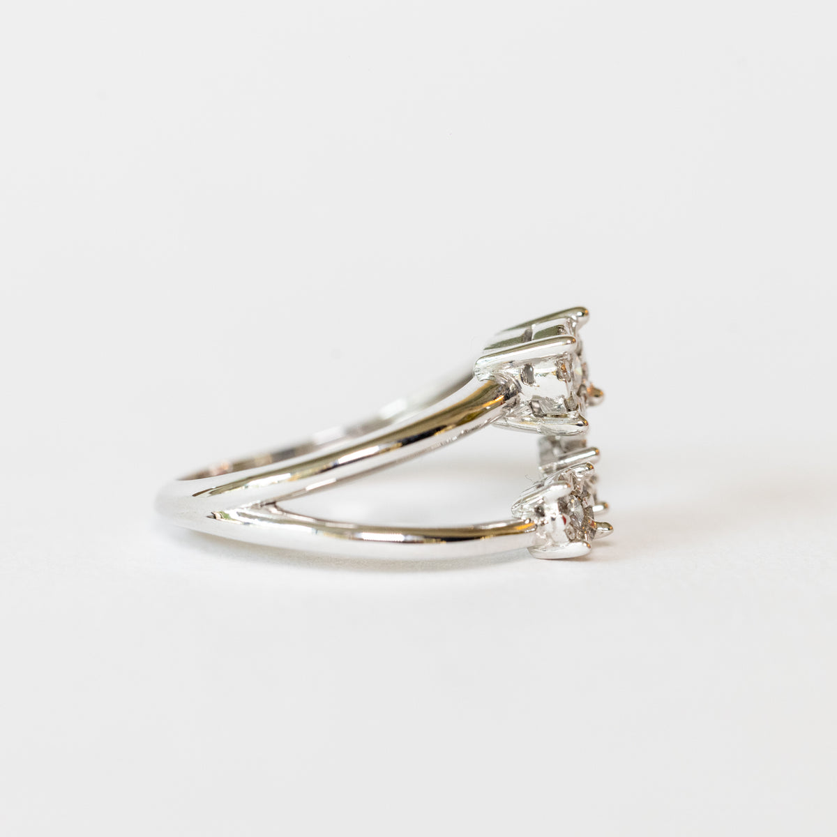 18K White Gold Ring With Diamond Pavé