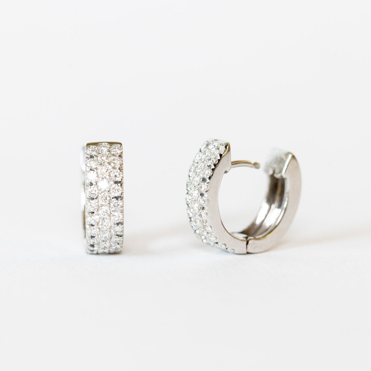 18kt White Gold Stud Earrings with Diamonds