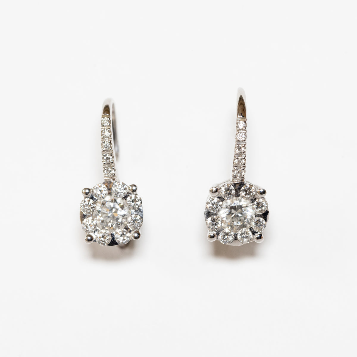 Orecchini in oro bianco 18 kt monachella con diamante centrale e contorno di diamanti