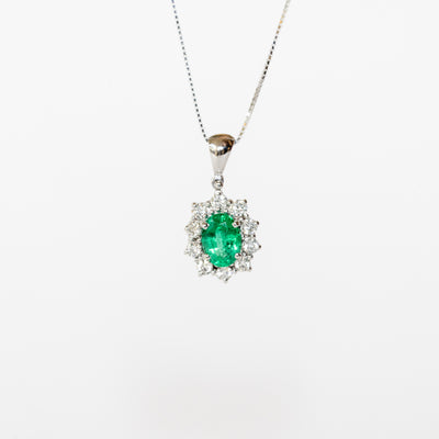 Collana in oro bianco 18 kt con smeraldo centrale e contorno di diamanti