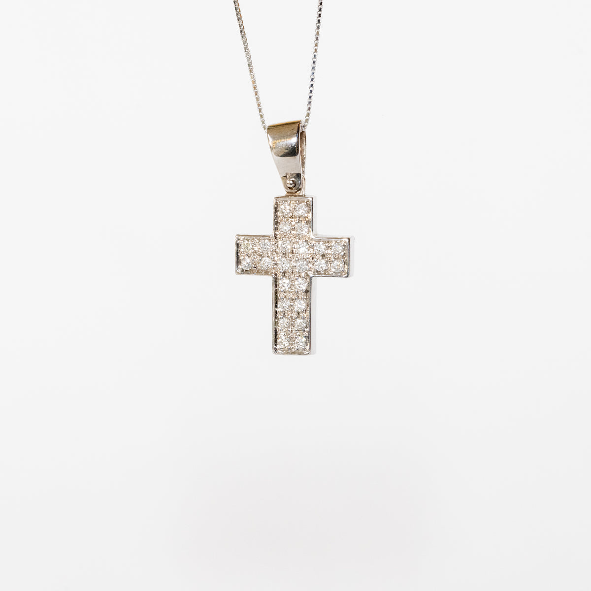 Collana in oro bianco 18 kt con croce in diamanti