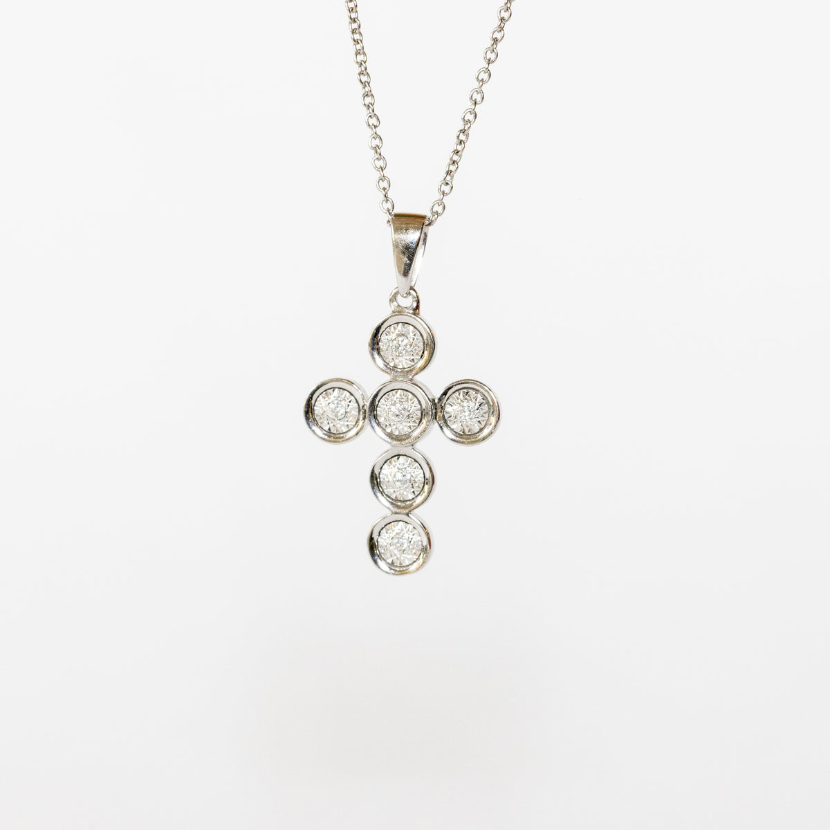 Collana in oro bianco 18 kt con croce in diamanti