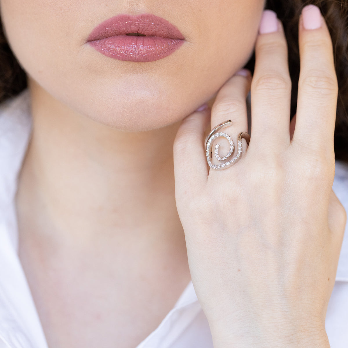 18kt white gold and diamond spiral fantasy ring