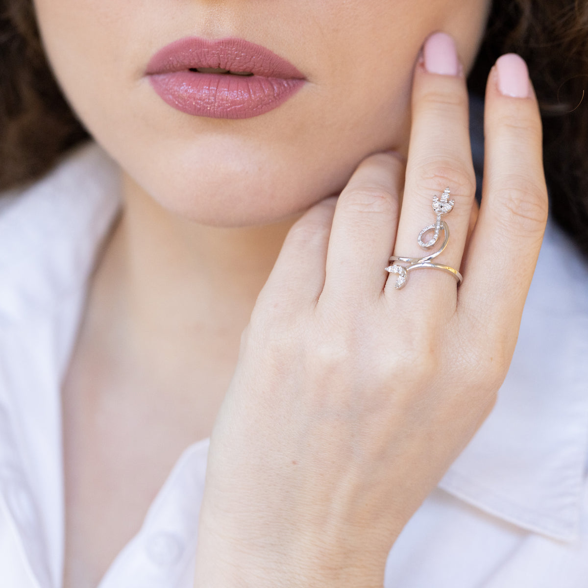 18kt white gold and diamond leaf fantasy ring