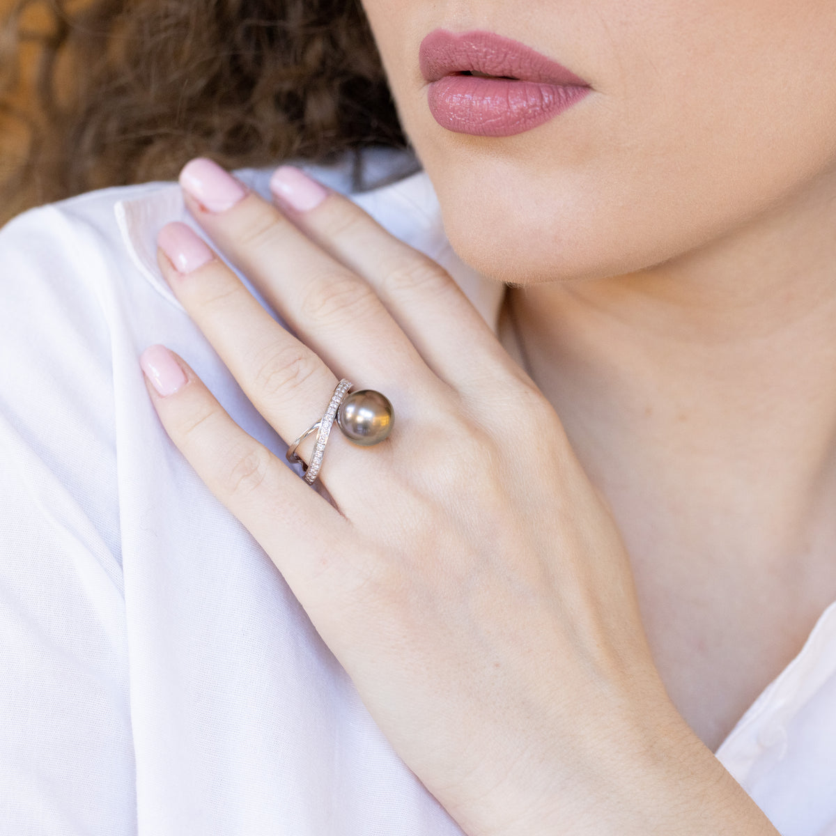 18kt white gold fantasy ring with Tahitian pearl and diamonds