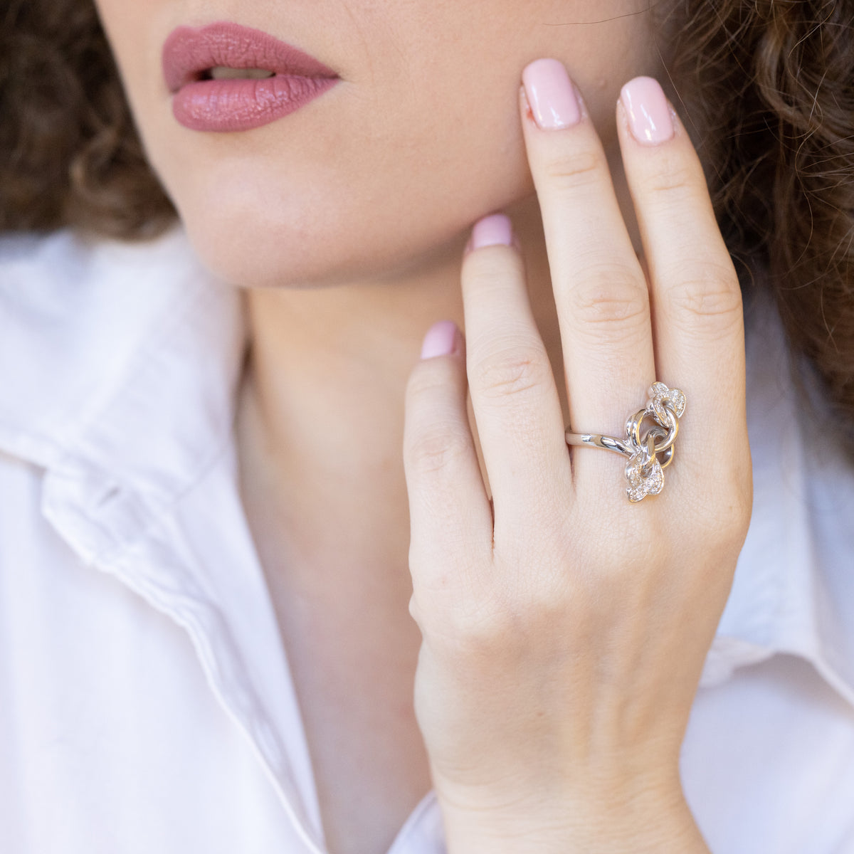 18kt White Gold Bond Ring with Diamonds