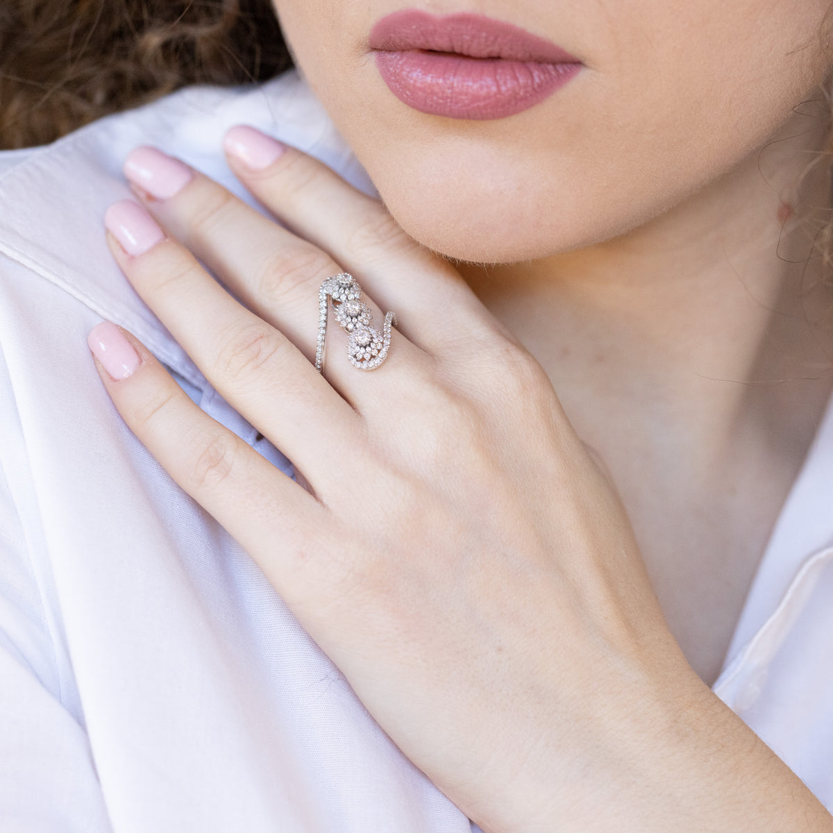 Anello Fiordaliso in Oro Bianco 18 kt con Diamanti