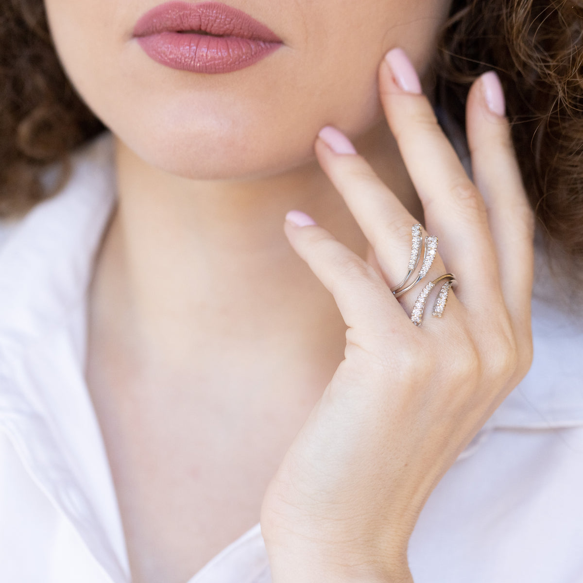 Lolium Ring in 18kt White Gold with Diamonds