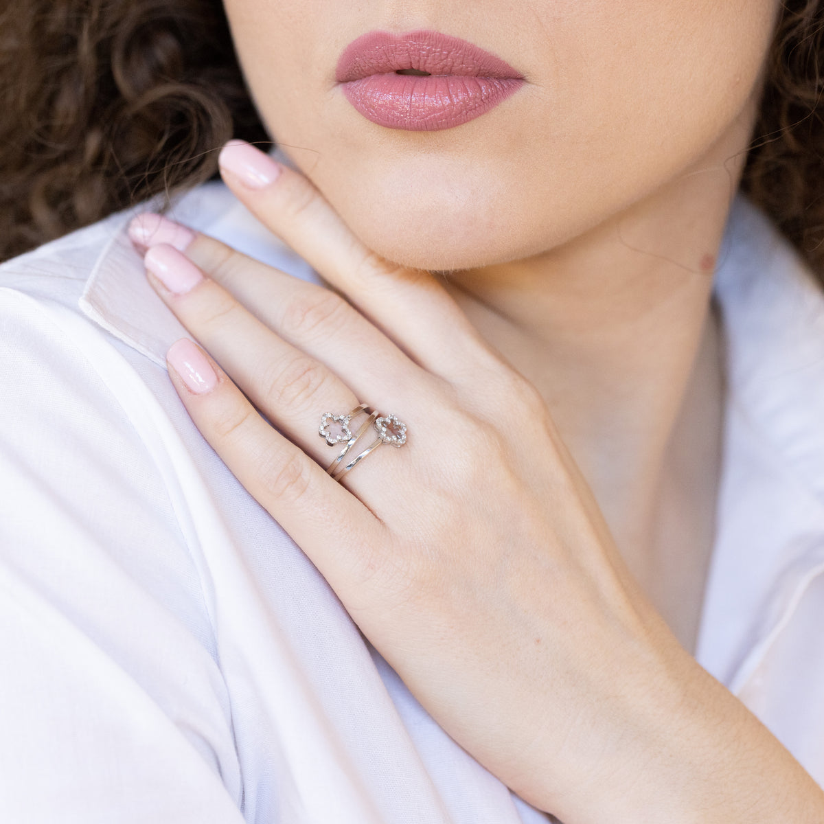Two Flowers Ring in 18kt White Gold with Diamonds