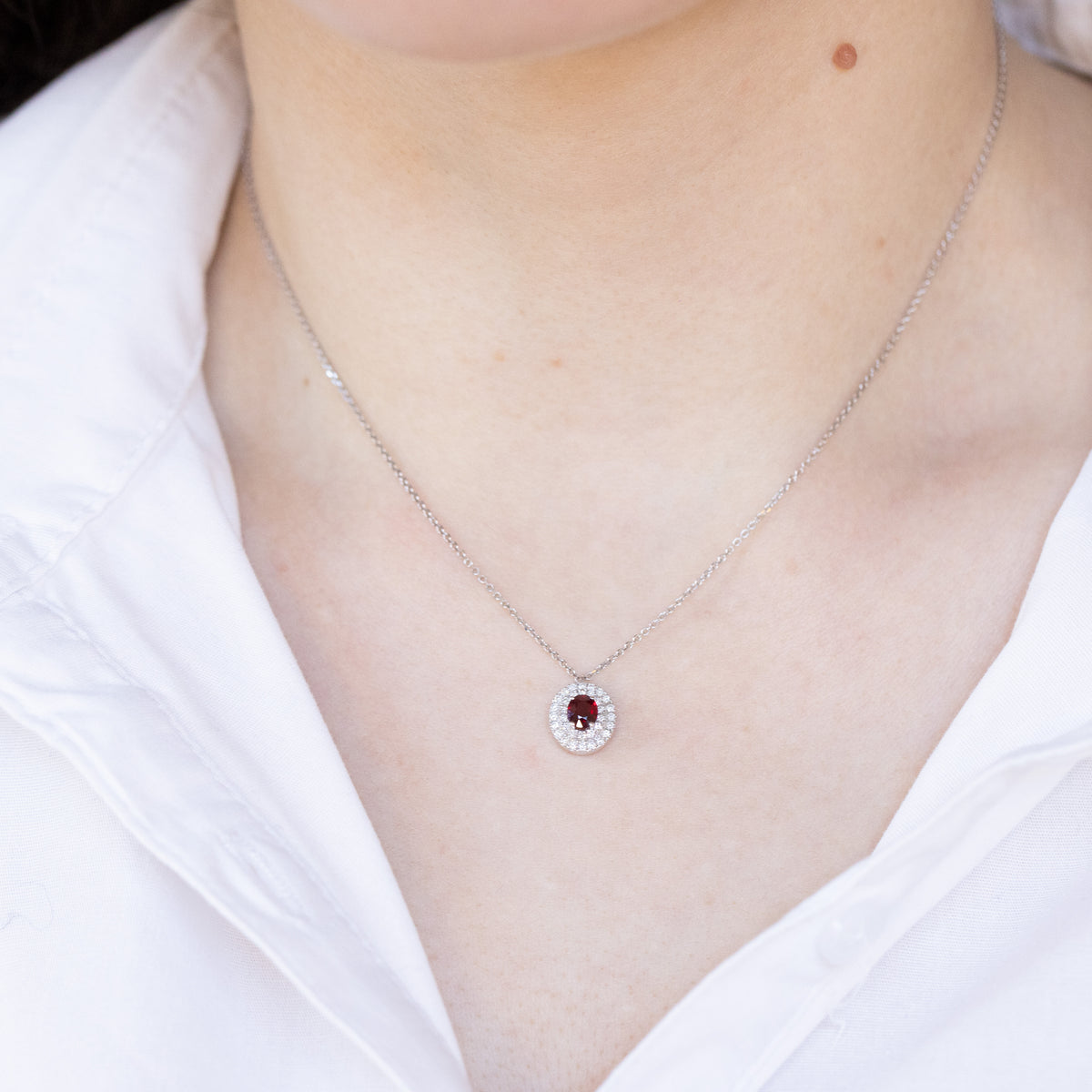 18kt white gold necklace with ruby ​​and double row of diamonds