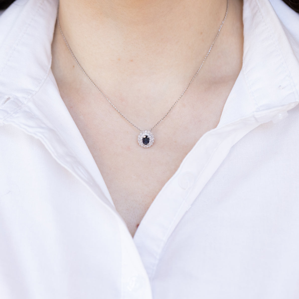 18kt white gold necklace with sapphire and double row of diamonds