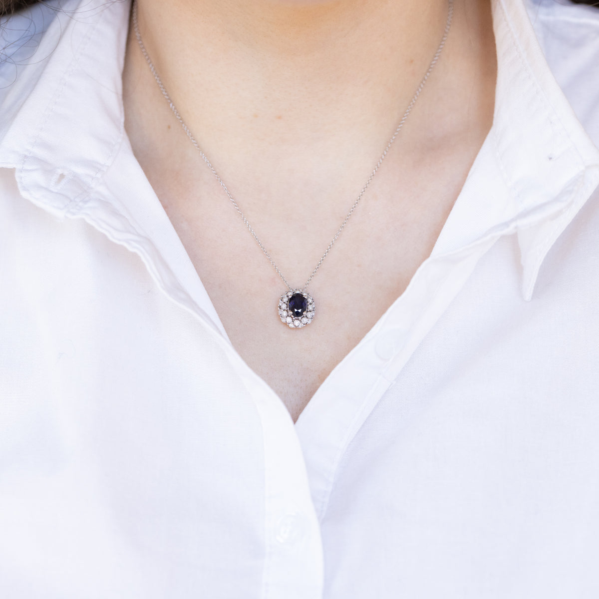 Princess Necklace with Diamonds and Sapphire in 18kt White Gold