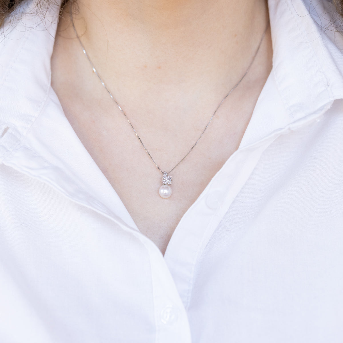 18kt White Gold Necklace with Central Pavè and Akoya Pearl