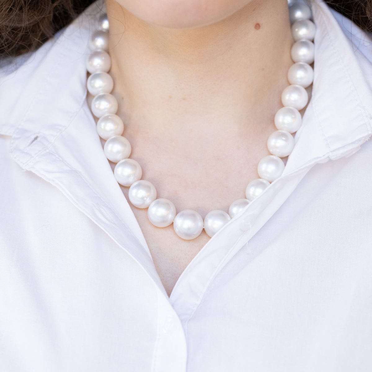White Australian Pearl Necklace with 18KT White Gold Susta