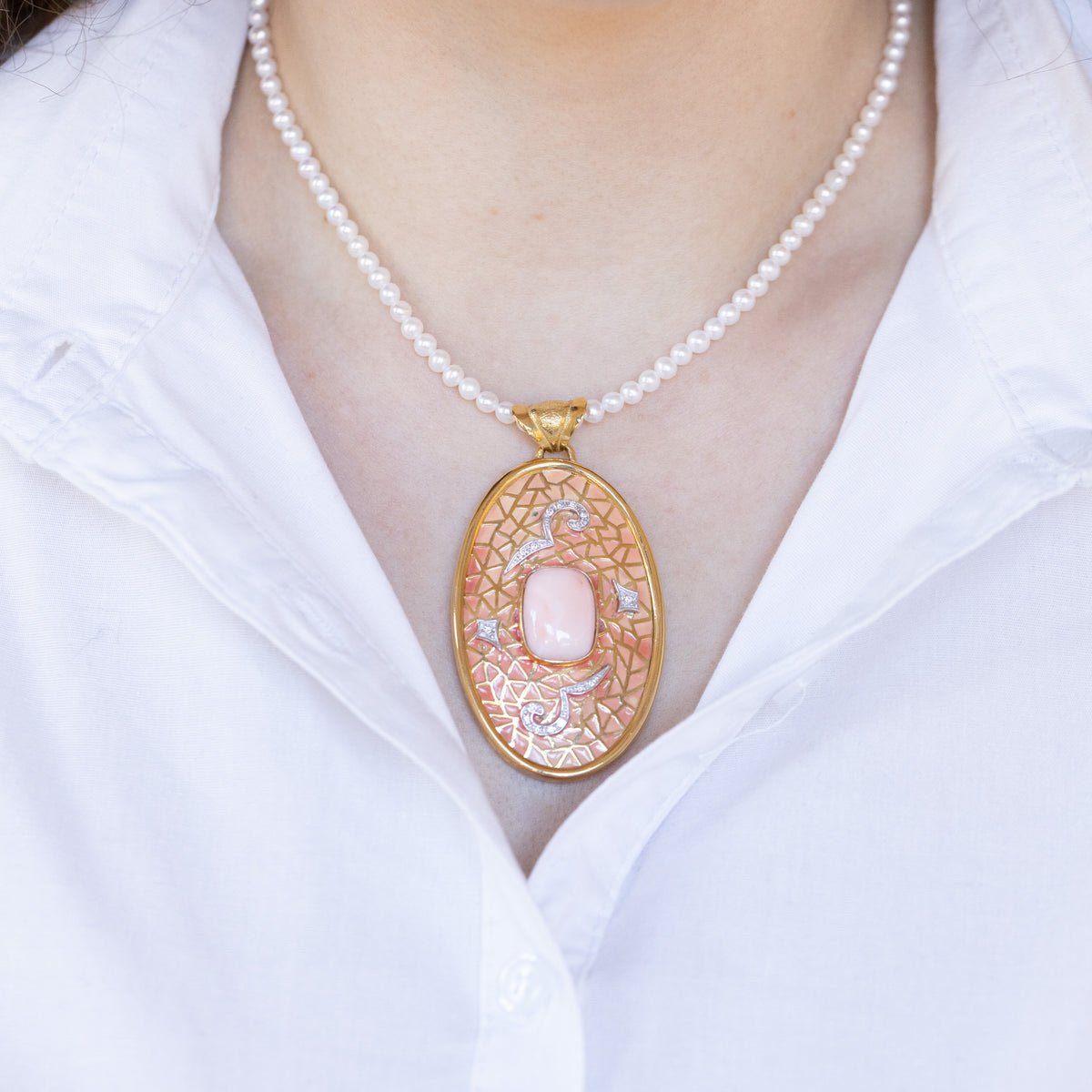 Freshwater pearl necklace with 18kt yellow gold pendant with pink coral and diamonds