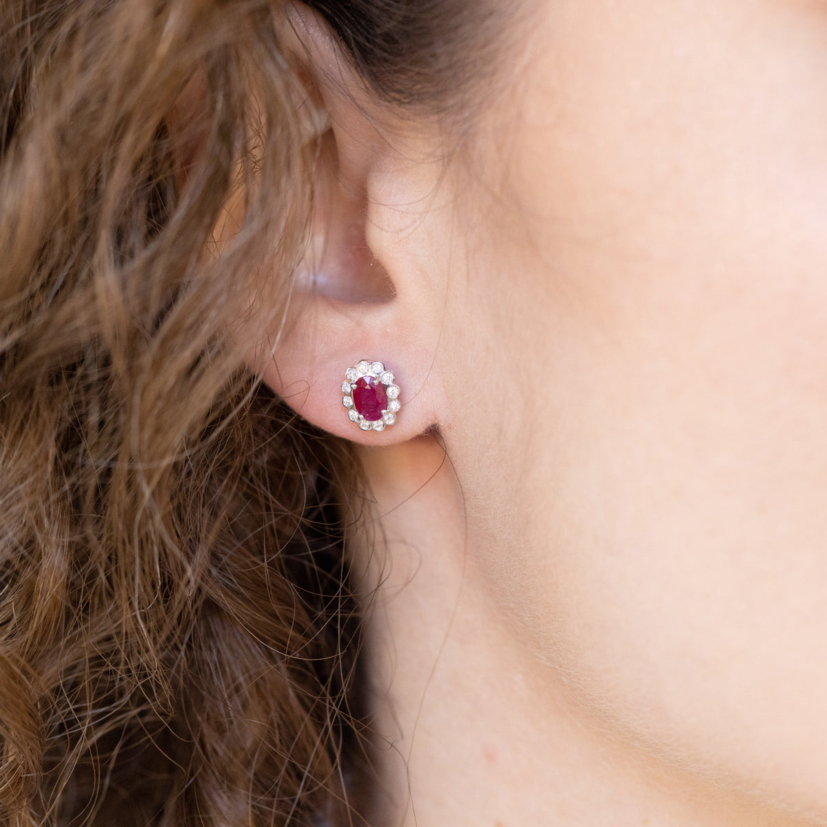 Orecchini Fiori in oro bianco 18 kt con rubini e diamanti