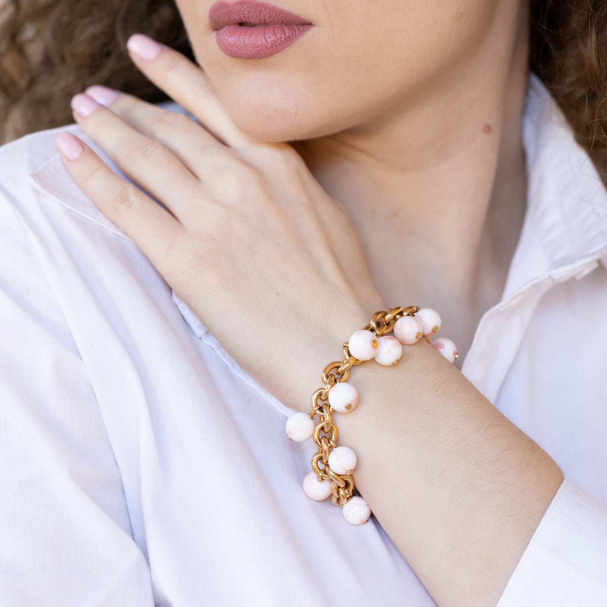 18kt yellow gold and angel skin coral bracelet