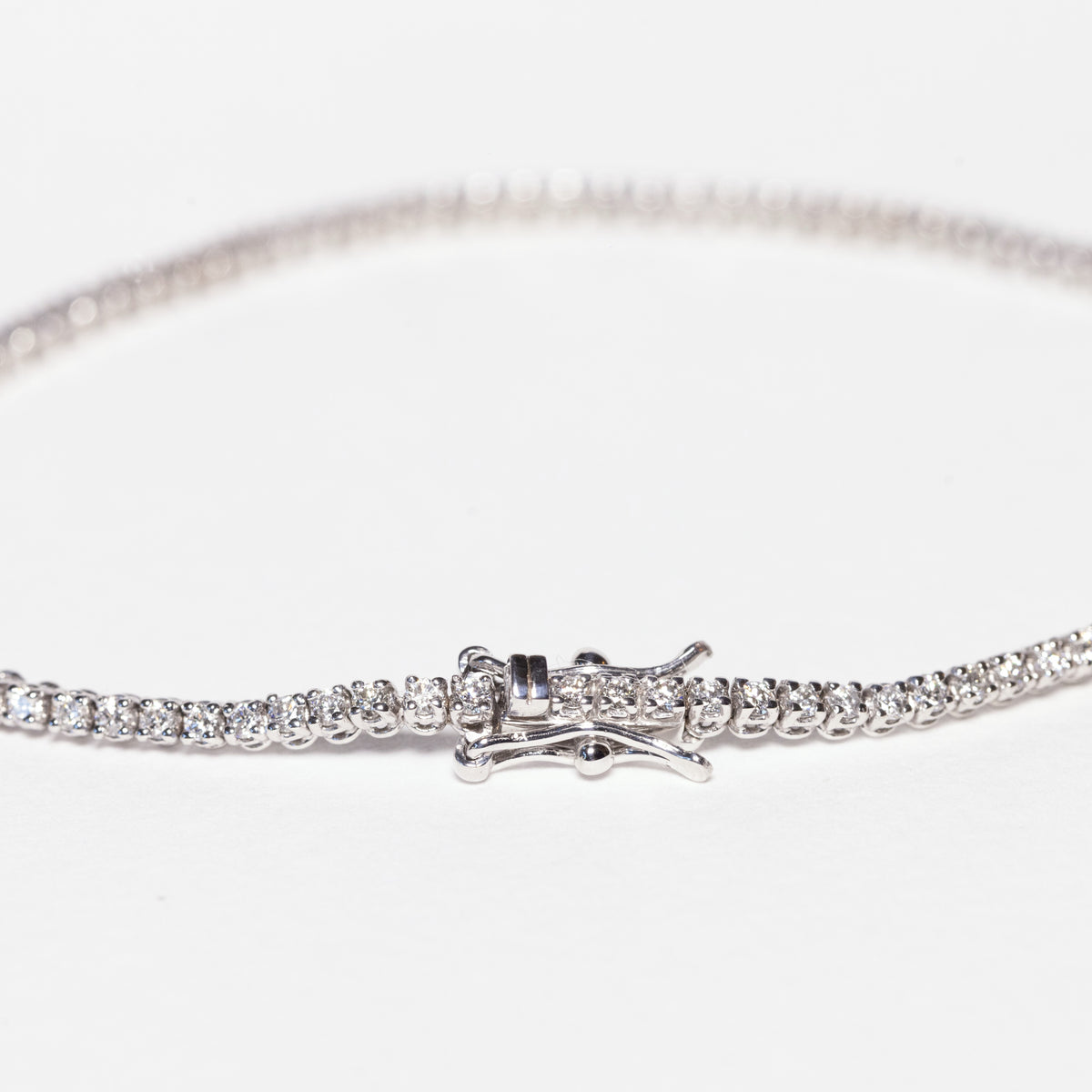 18kt white gold and diamond tennis bracelet