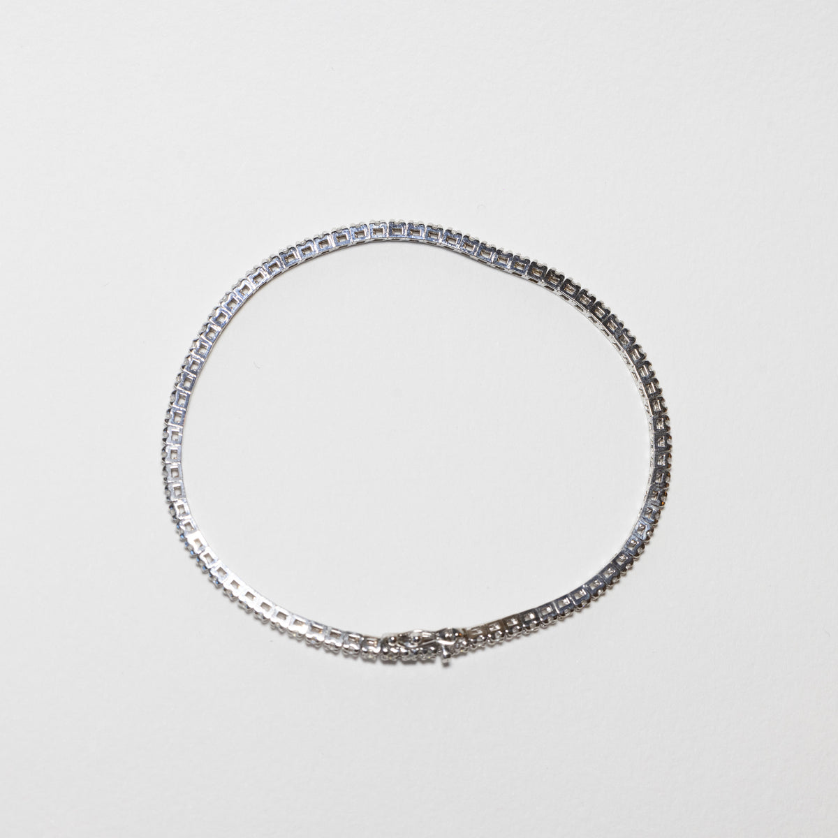18kt white gold tennis bracelet with diamonds