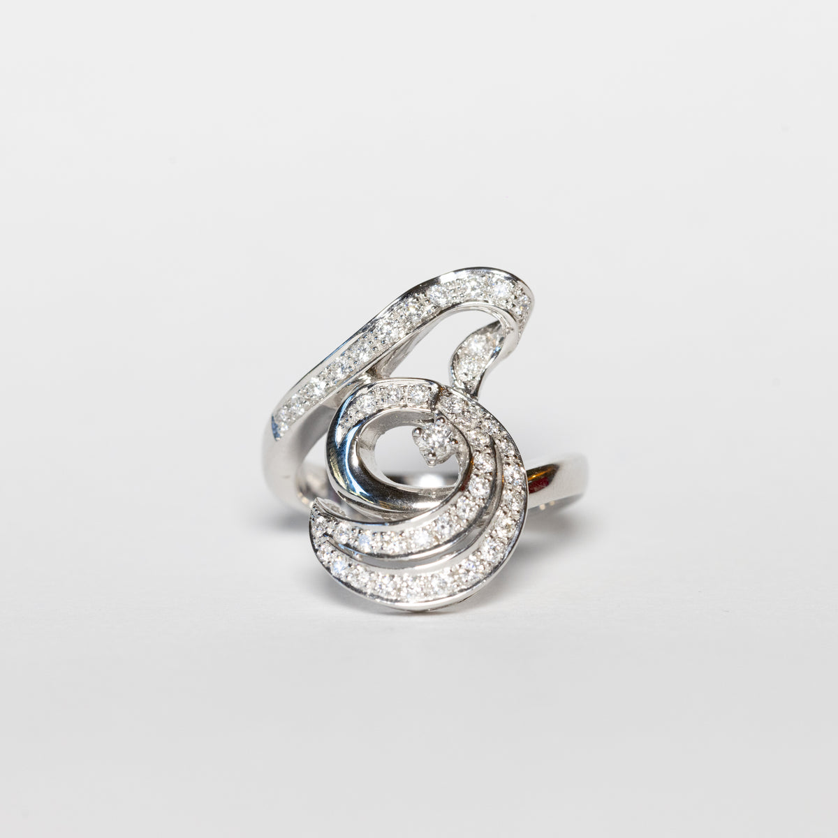 Water Ring In 18kt White Gold And Diamonds
