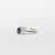 Anello in oro bianco 18 kt con zaffiro e giro di diamanti