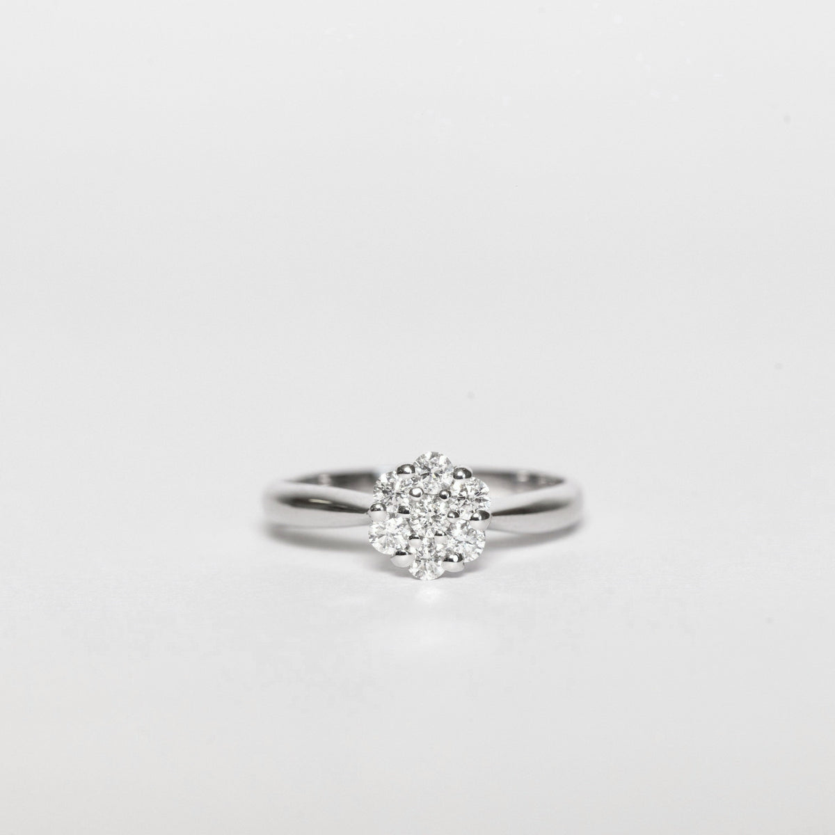 Anello Solitario In Oro Bianco 18Kt Con Fiore In Pavé Di Diamanti