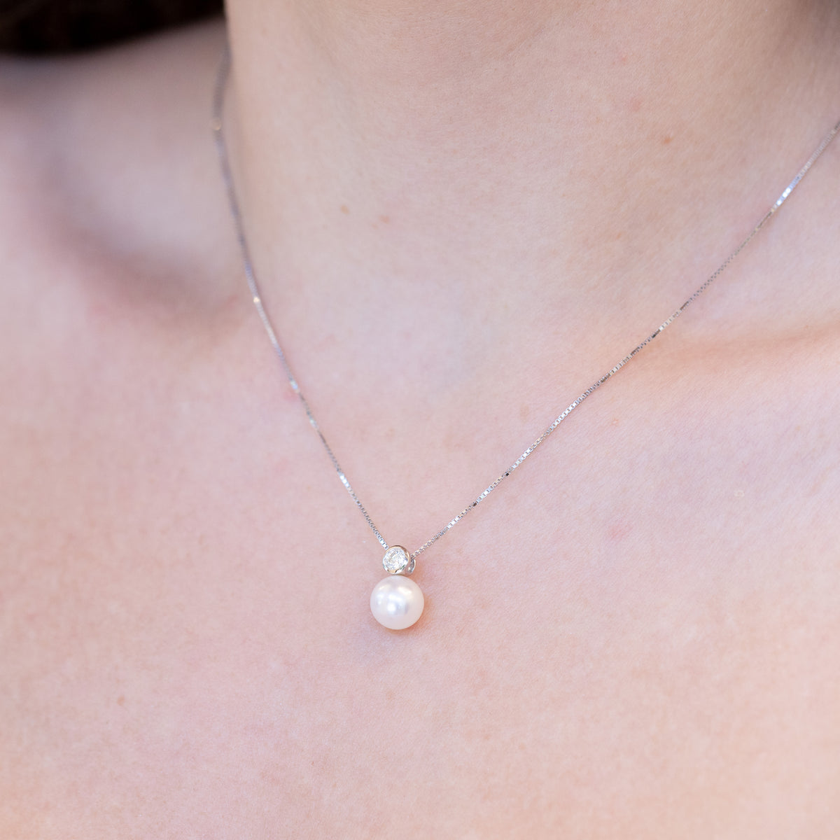 Pearl Light Necklace in 18kt White Gold Akoya Pearl and Diamond