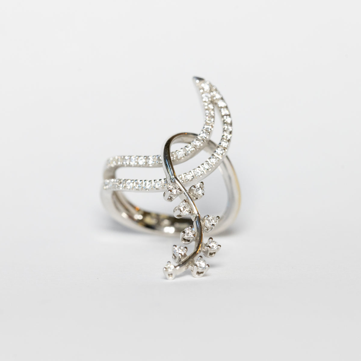 Anello Divenire in Oro Bianco 18 kt con Diamanti