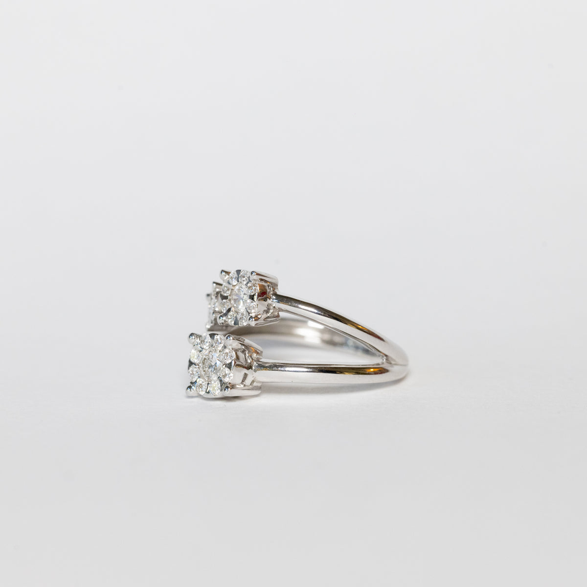 18kt White Gold Pavè Tris Ring with Diamonds