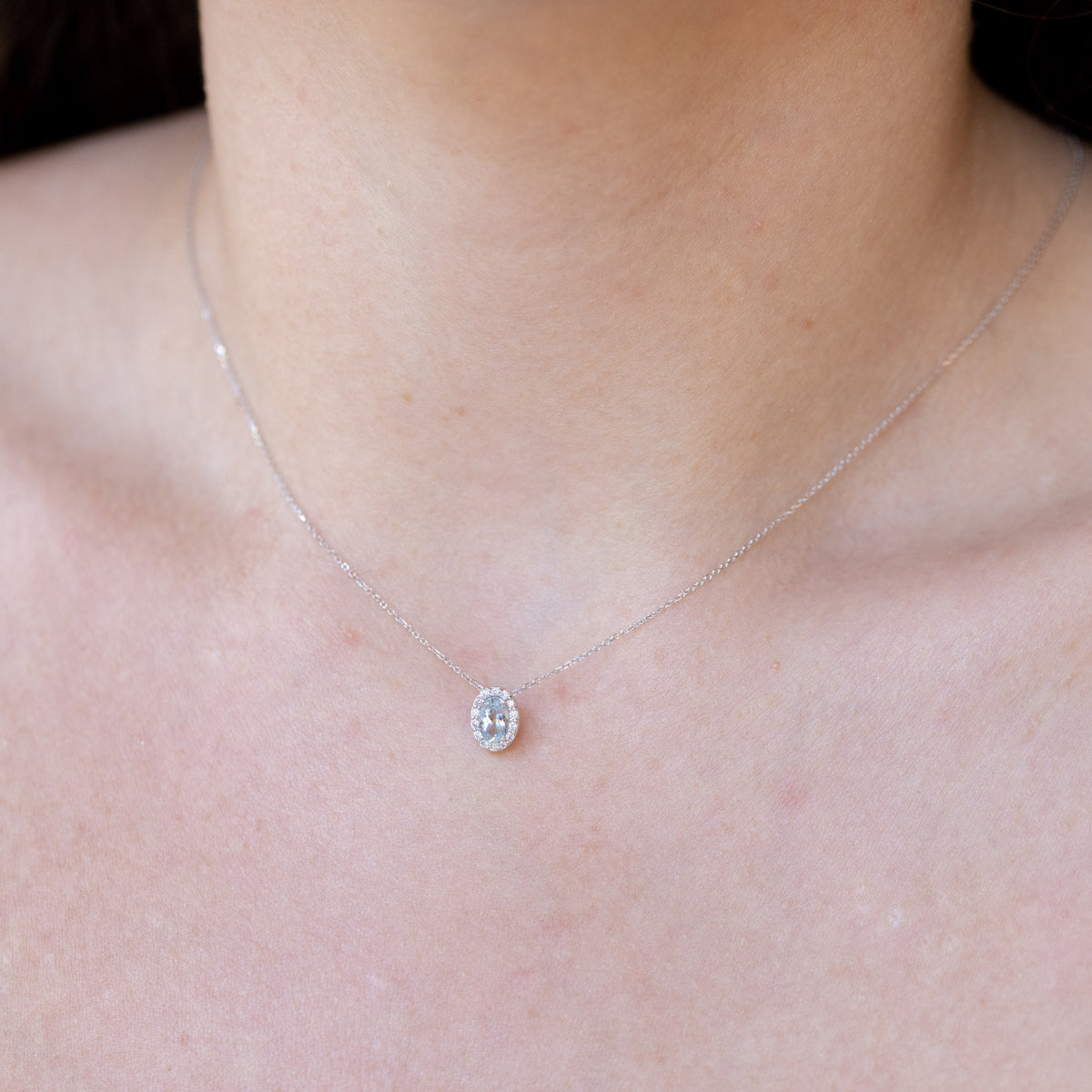 Collana in oro bianco 18 kt con acquamarina e diamanti