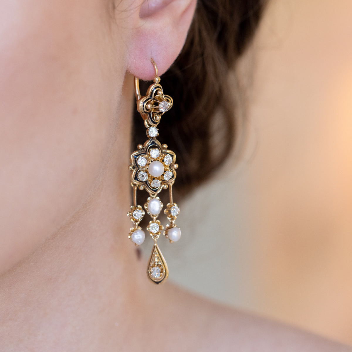 "Regency" earrings in 18 kt yellow gold with pearls and diamonds