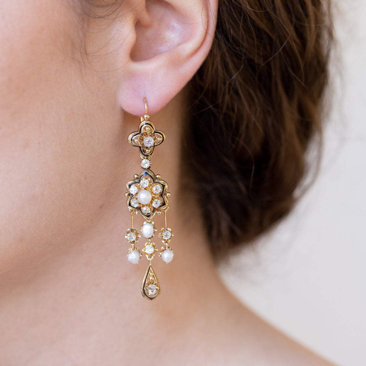 "Regency" earrings in 18 kt yellow gold with pearls and diamonds