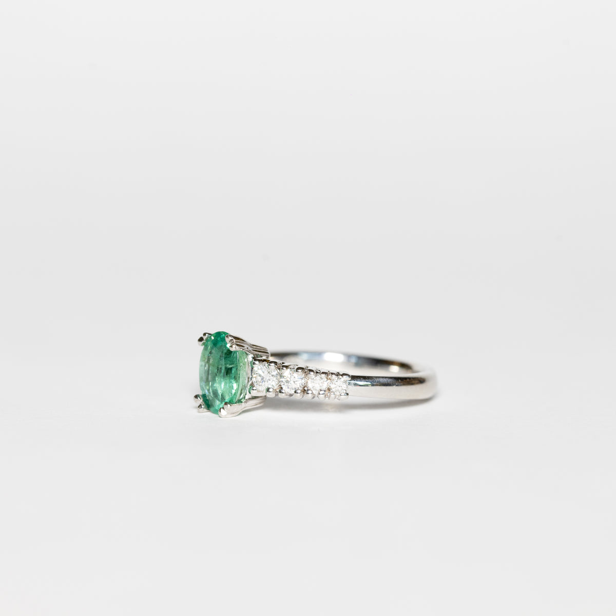 18kt White Gold Ring With Central Emerald and Side Diamonds