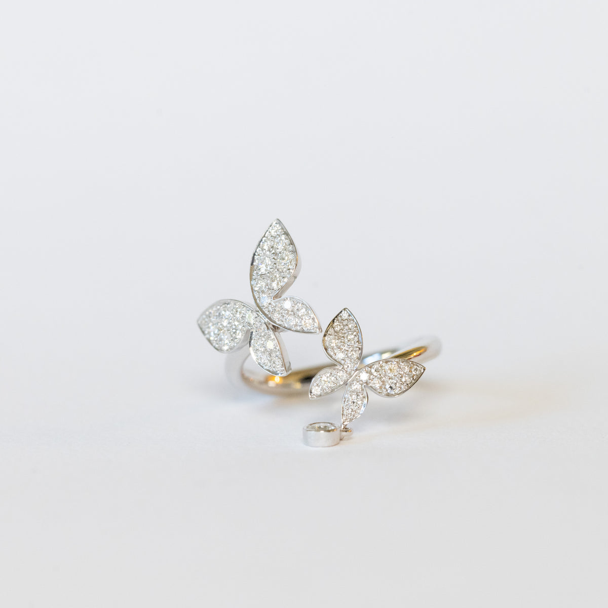 18kt White Gold Butterfly Ring with Diamonds
