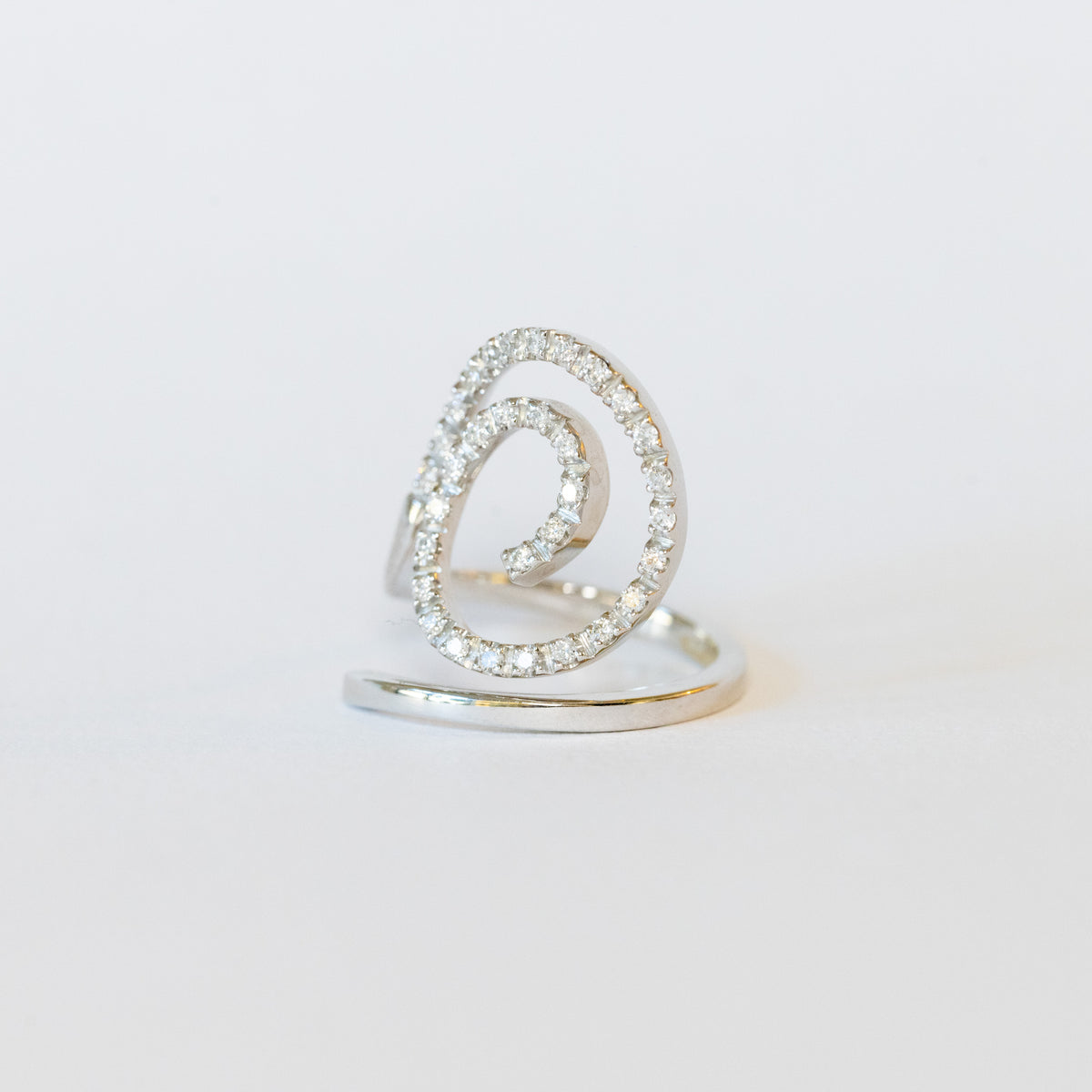 18kt white gold and diamond spiral fantasy ring