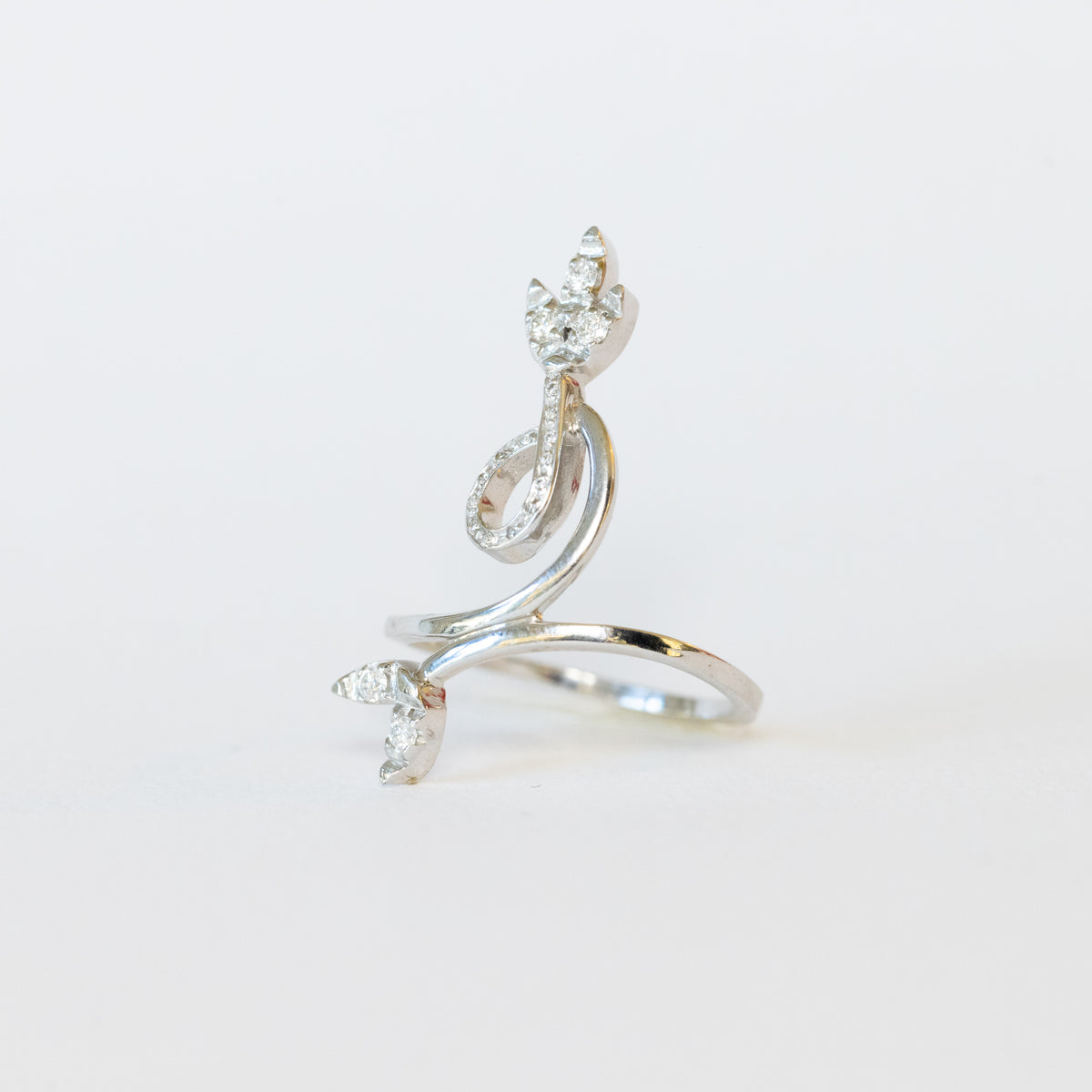 18kt white gold and diamond leaf fantasy ring