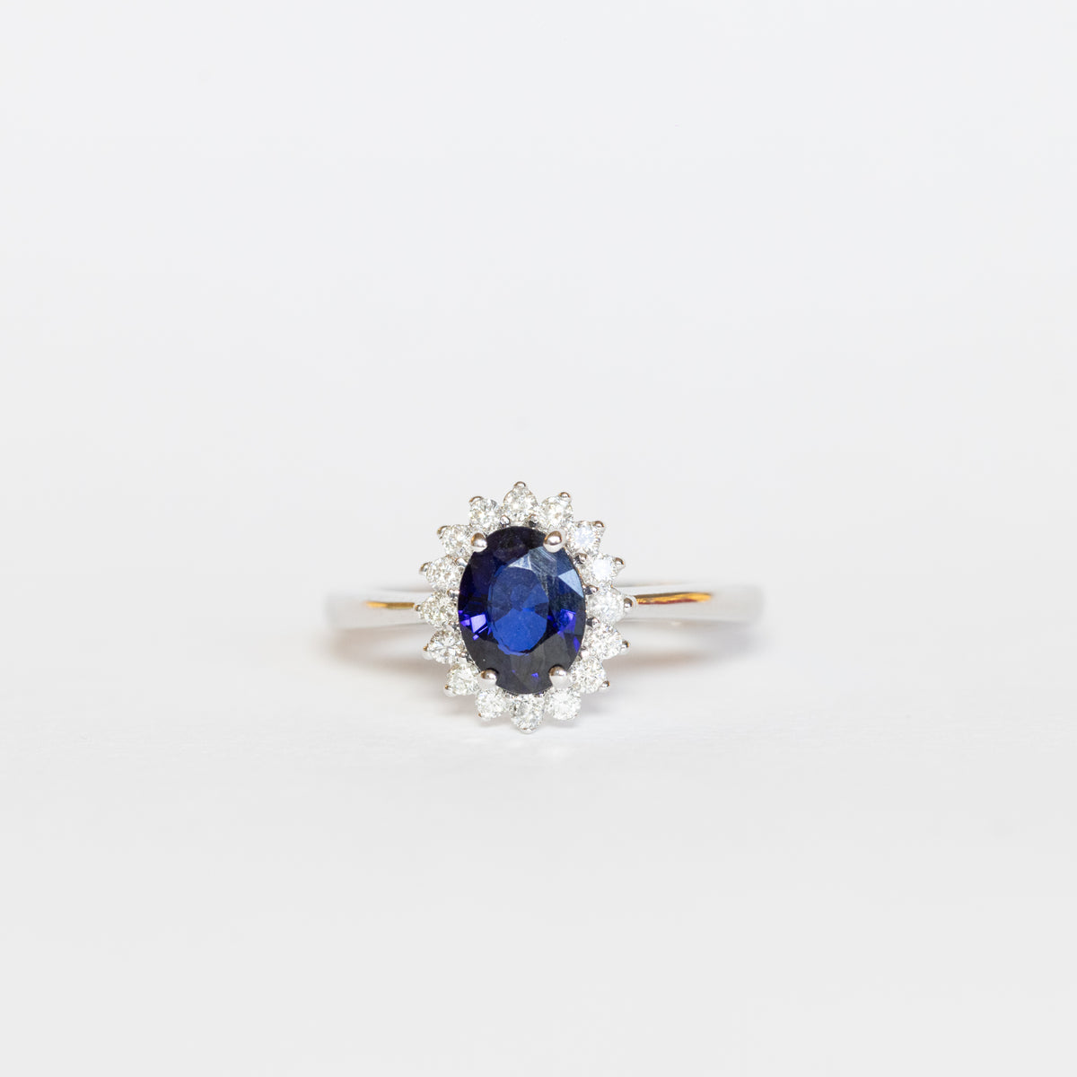 18kt white gold ring with oval sapphire and diamond ring