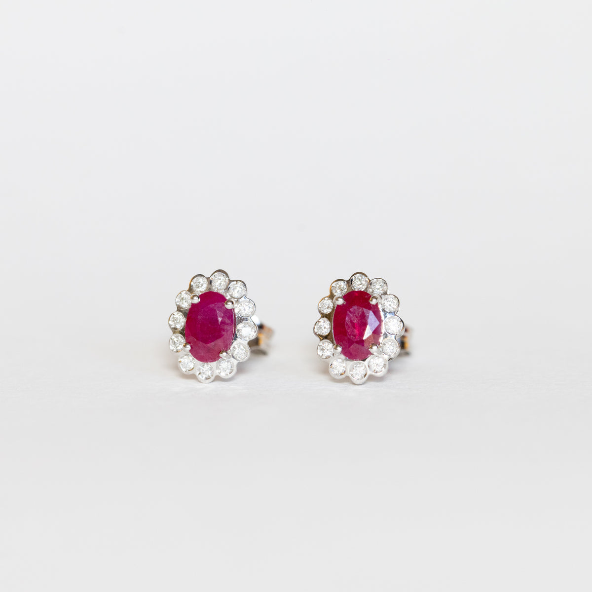 Orecchini Fiori in oro bianco 18 kt con rubini e diamanti
