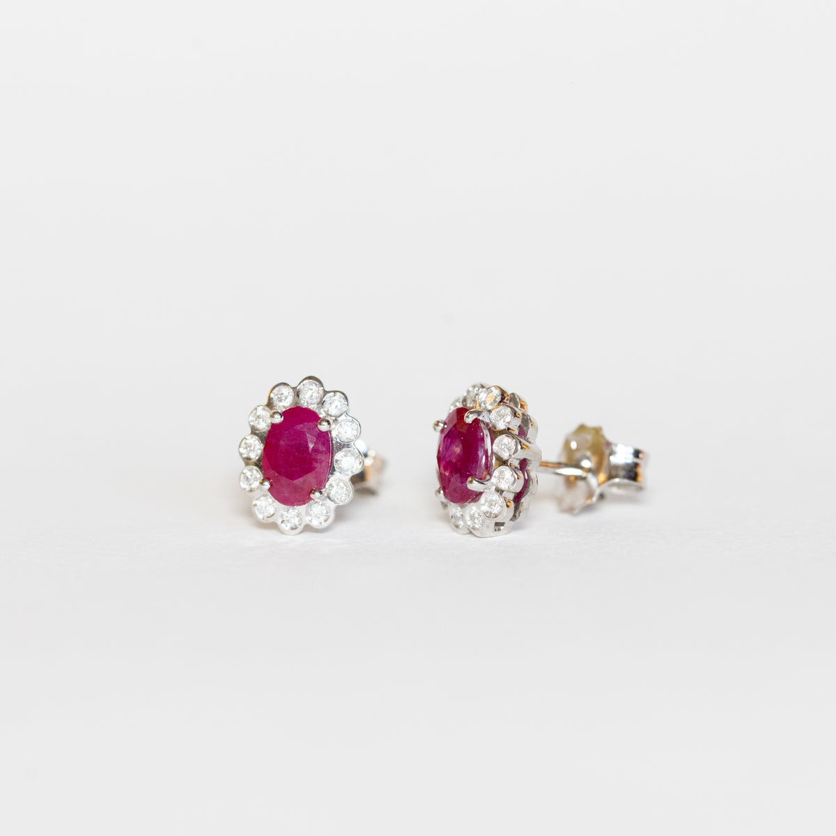 Orecchini Fiori in oro bianco 18 kt con rubini e diamanti