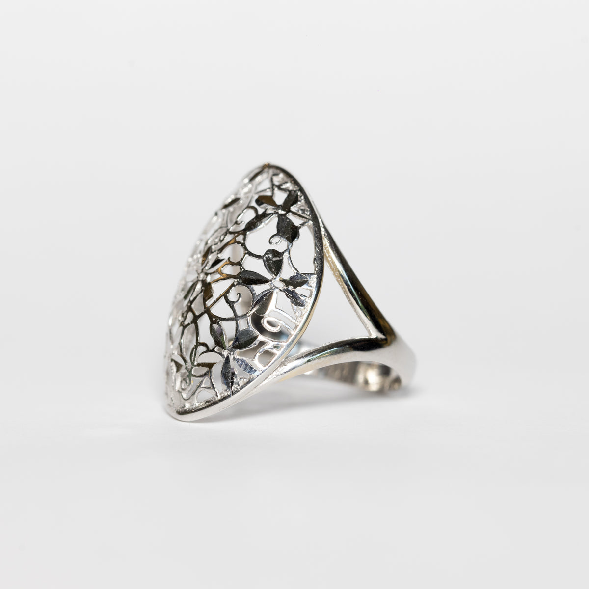 Anello in Oro Bianco 18 kt Fantasia di Fiori