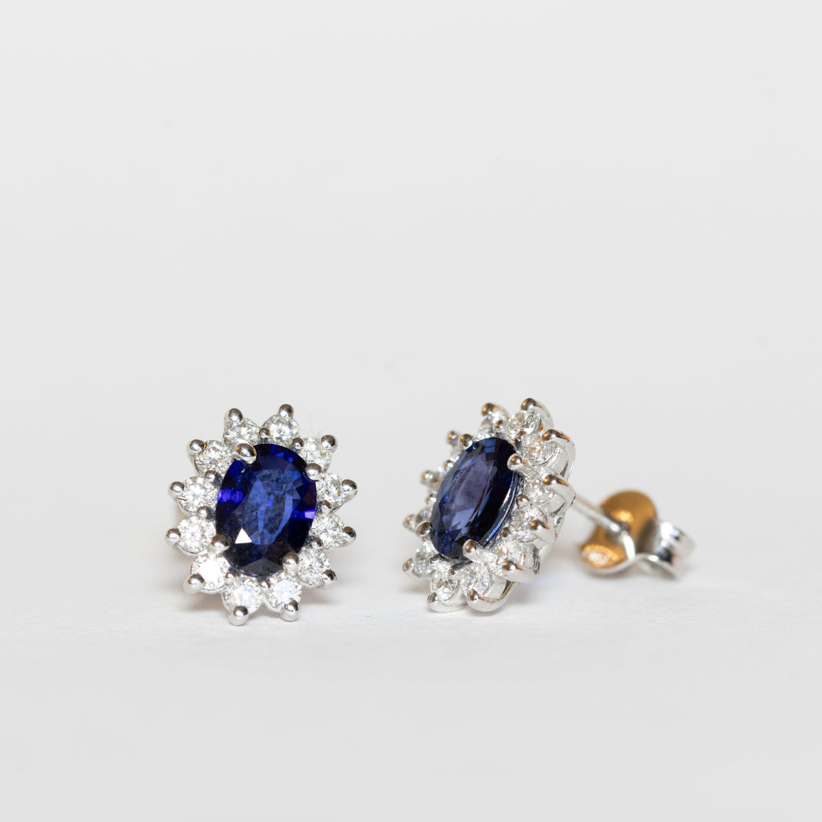 18kt white gold earrings with sapphires and diamonds
