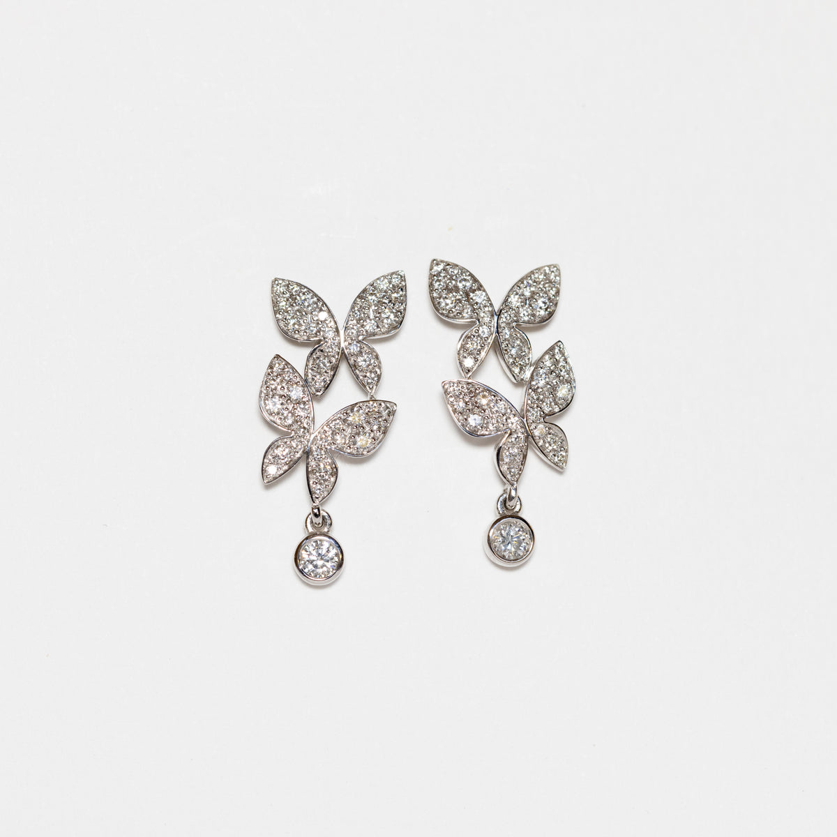 Orecchini farfalle in volo in oro bianco 18 kt e diamanti