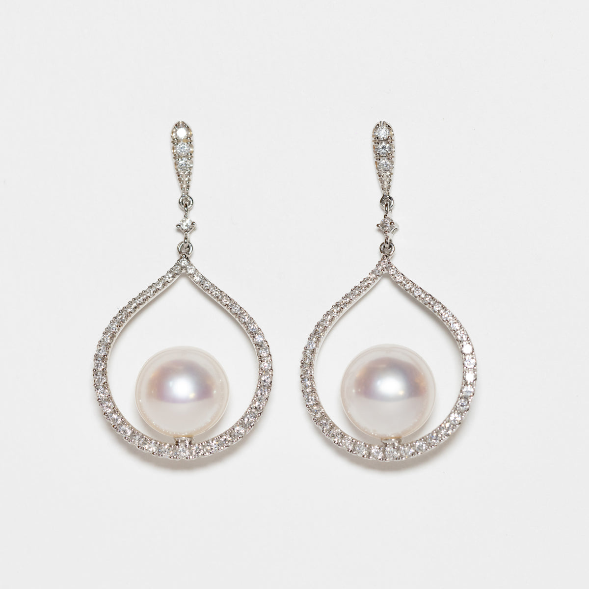 18kt white gold earrings with fresh water pearls and diamonds
