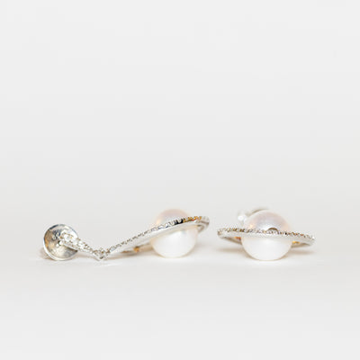 Orecchini in oro bianco 18 kt con perle fresh water e diamanti
