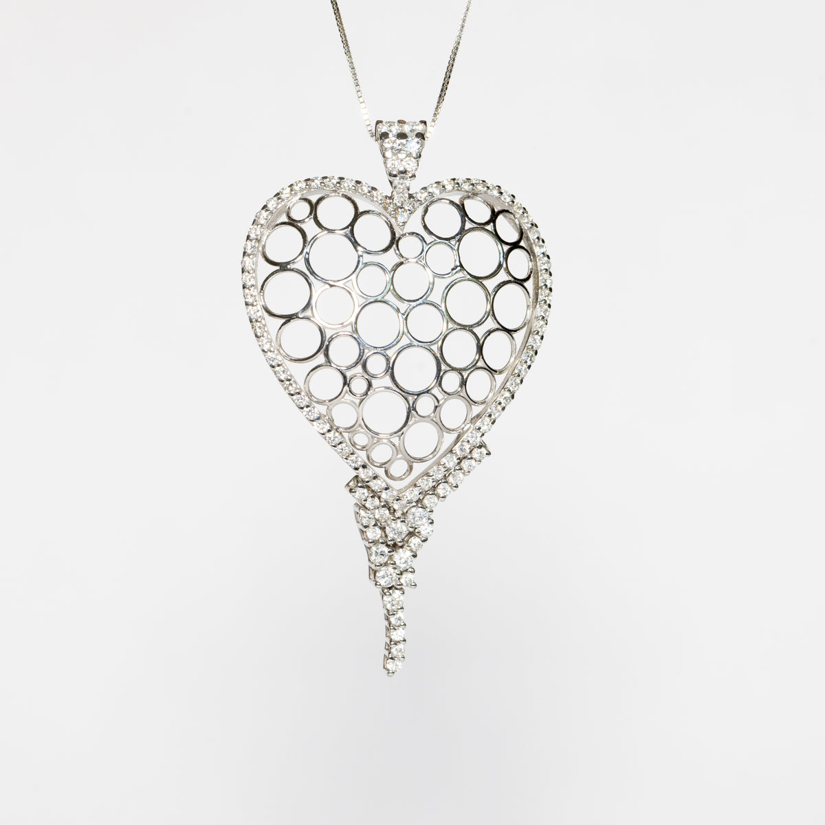 18kt White Gold Heart Pendant Necklace with Brilliant Cut Diamonds